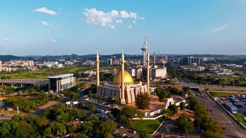 Vista aérea del monumento de la Mezquita Nacional, Nigeria.