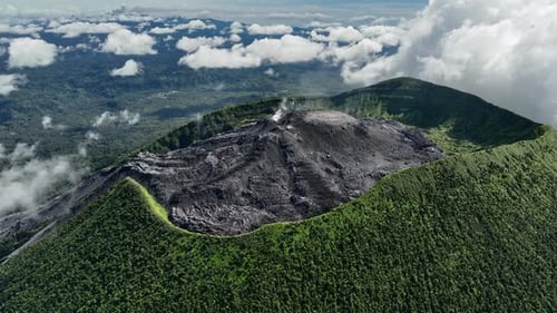 Vue aérienne de l'île d'Halmahera, Indonésie.