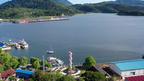 AH - Vista aérea del puerto en la bahía de Sabang 07