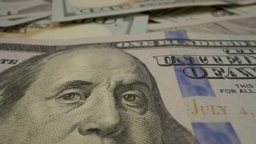 Nahaufnahme von Benjamin Franklin auf einem Hundert-Dollar-Schein