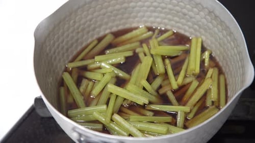 Cómo hacer tsukudani de petasita