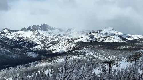 La station de ski Hemlocks Mammoth Mountain, Californie, hiver, printemps, blizzard, neige poudreuse, minarets
