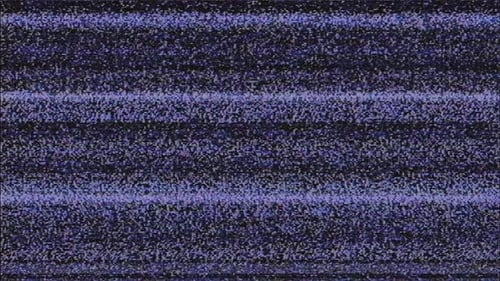 Statisches Fernsehgeräusch mit violetten Glitch-Interferenzen und horizontalen Rasterlinien, abstrakter Vintage-Fernseher