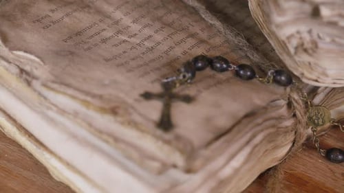 Conhecimento antigo: estudo bíblico sobre tomos, livros e papéis históricos