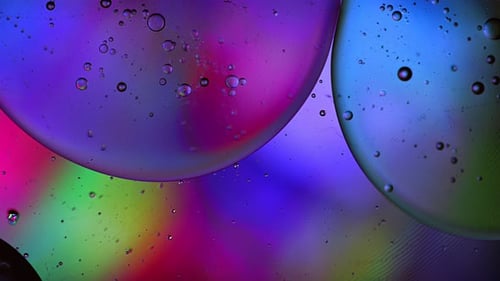 Top view movement of oil bubbles in the liquid.