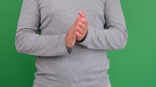 Mann applaudiert
