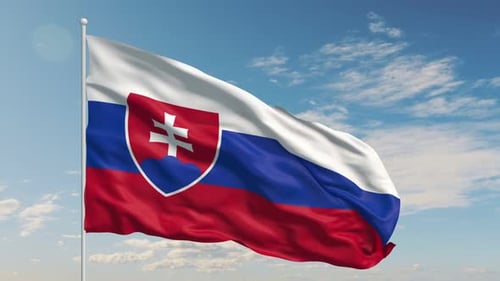 Die slowakische Flagge weht anmutig unter freiem Himmel
