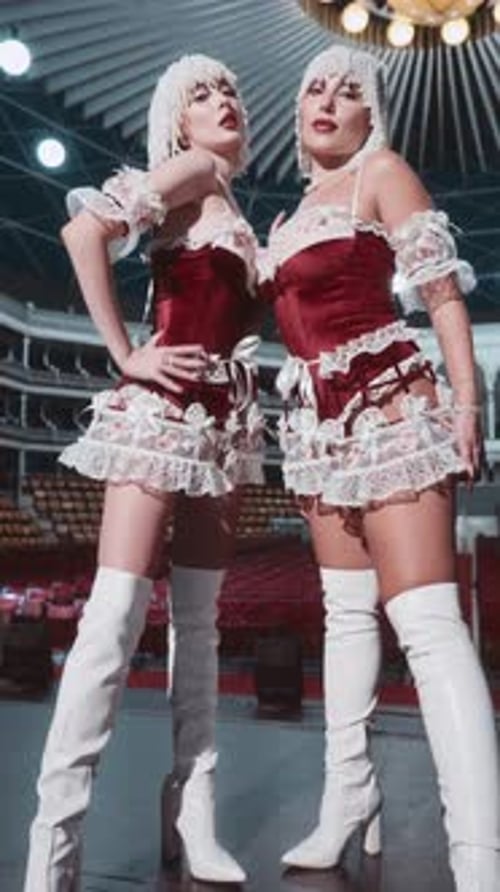 Mannequins jumeaux sur scène