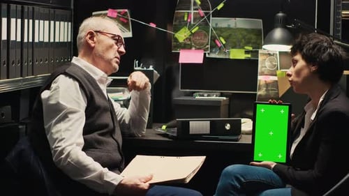 Detectives Evaluate Greenscreen Display