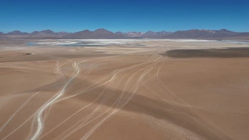 Salar de Uyuni, Bolivia, Sudamérica, desierto, salinas, paisajes, vista aérea de Zumbidos, montañas
