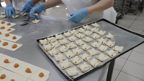 Bakery Assembly, confiture d'abricots, pâtisseries feuilletées sur plateau