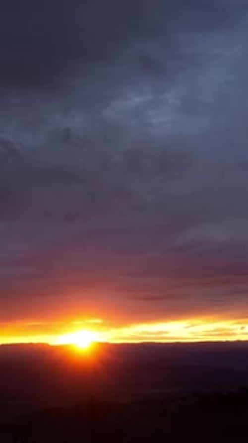 Vidéo verticale Glorious Sunrise Wide Timelapse