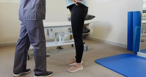 Patient with Prosthetic Leg Does VR Physical Therapy