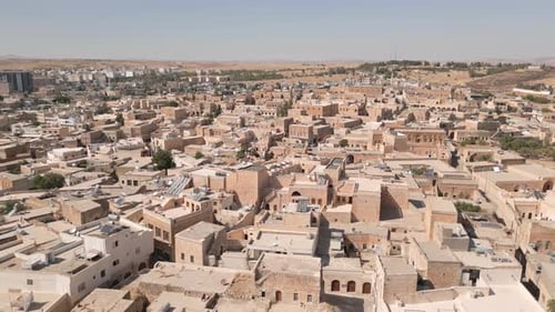 Panorama du paysage urbain de Midyat, Turquie (Zoom avant)