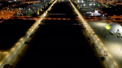 Ciudad con lapso de tiempo aéreo en el centro de Brasilia, Brasil. Lapso de tiempo 4K UHD de paisajes urbanos y de tráfico.