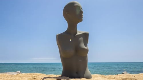 Mannequin am Strand