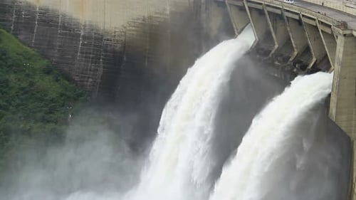 Impresionante y hermosa vista de la presa hidroeléctrica