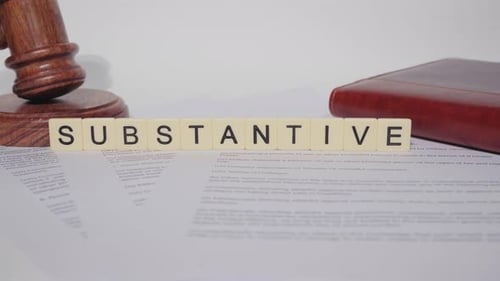 Wort SUBSTANTIVE auf Scrabble