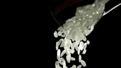 Rice Falls From the Scoop wurde mit einer Hochgeschwindigkeitskamera mit 1000 Bildern pro Sekunde gefilmt