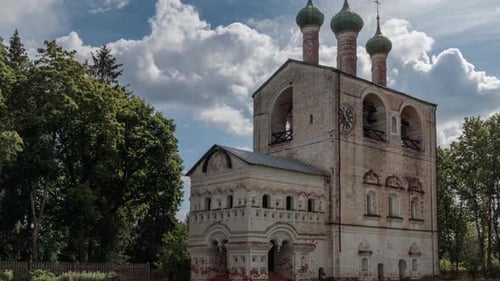 Alter Glockenturm im alten Borisoglebsky-Kloster. Region Jaroslawl. Rußland.