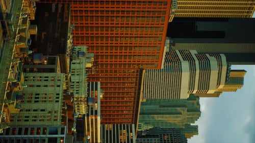 Impresionante vista vertical de la ciudad de Nueva York desde una azotea en el centro