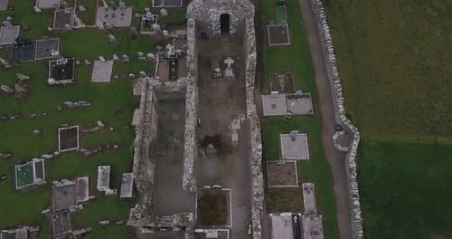 La
colina de Slane se considera tradicionalmente como el lugar donde San Patricio encendió el primer incendio de Pascal
en
