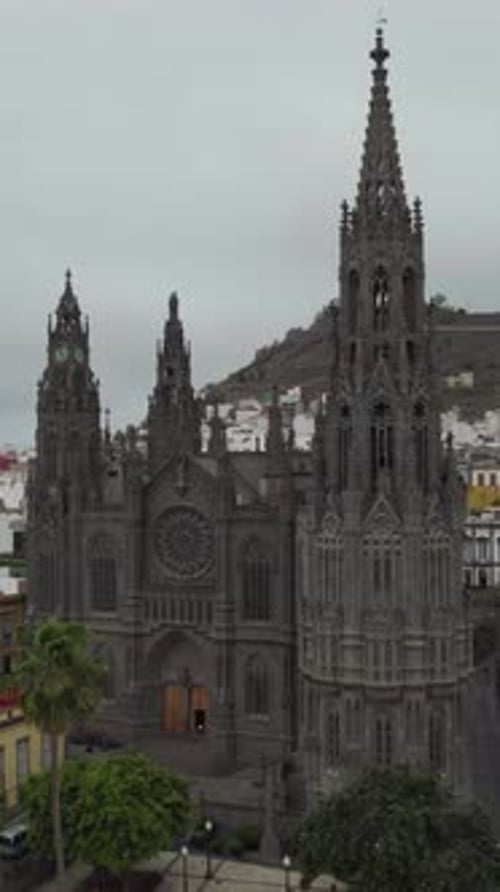 Parroquia de San Juan Bautista, Arucas — Vertical Drone
