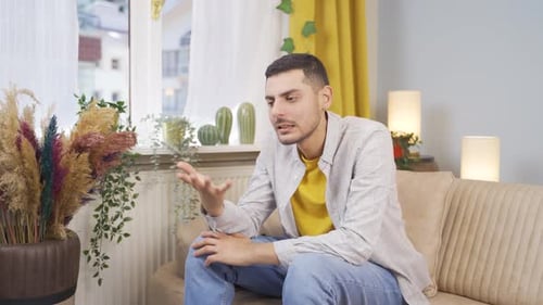 Der Mann, der wütend auf sich selbst ist und Fehler hat.