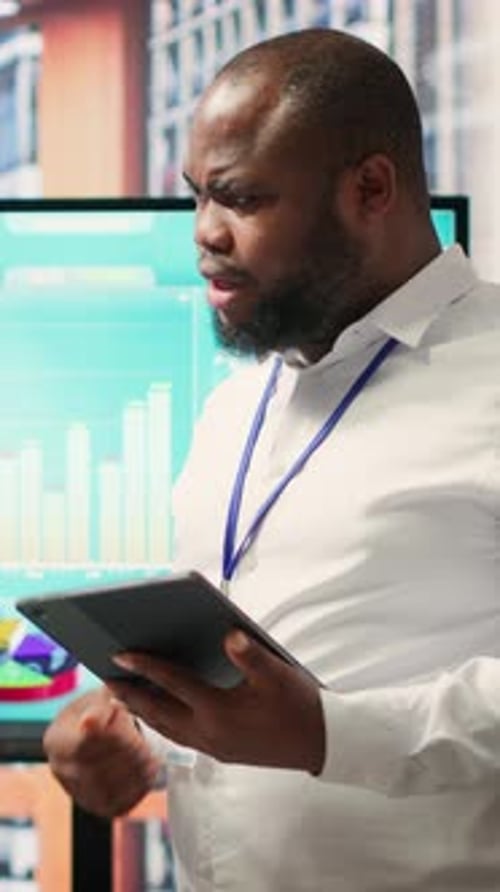 Vertical Video Financial Expert Explaining Retirement Plan Options Available at the Agency