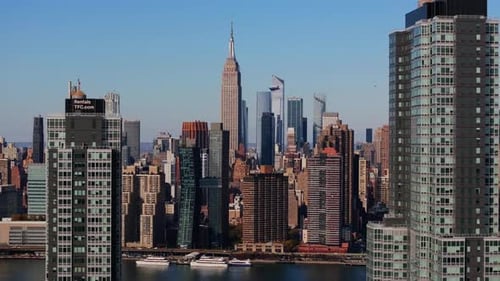 Camera Sweeping Over the East River From Queens Reveals the Iconic Midtown Manhattan Skyline with
