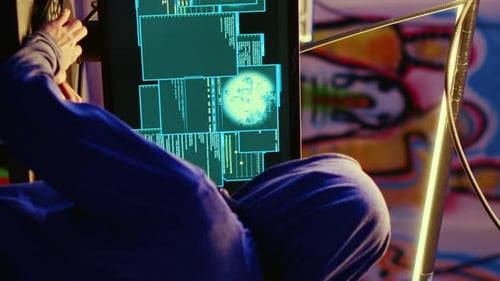 Les pirates vidéo verticaux sont heureux après avoir saboté des ordinateurs