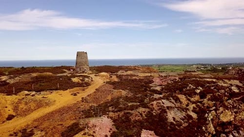 Images prises Drone de la mine de cuivre Copper Kingdom à Anglesey, au Pays de Galles. En faisant le tour de la tour.