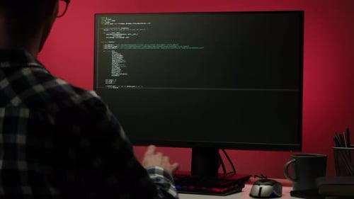 Programador de negócios de TI de tecnologia da informação desenvolvendo novo aplicativo, software digital, aplicativo móvel