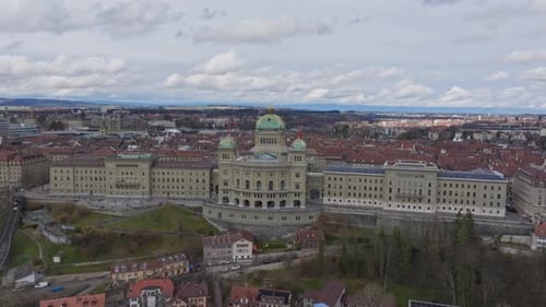 Paysage urbain aérien révélant le site emblématique du gouvernement suisse de l'Assemblée fédérale et fédérale suisses