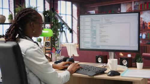 Programador en Computer Desk, programación y creación de software