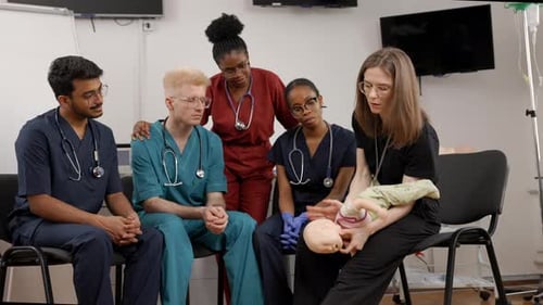 Medical Students Learn Infant CPR in Classroom Setting