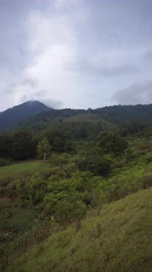 portraits of beautiful natural mountain views, panoramic views of hills, clear skies in the morning