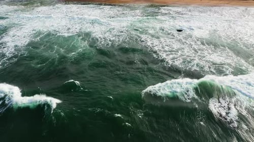 Vista superior de olas oceánicas con olas