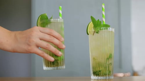 Refreshing Mojito Cocktails with Lime and Mint