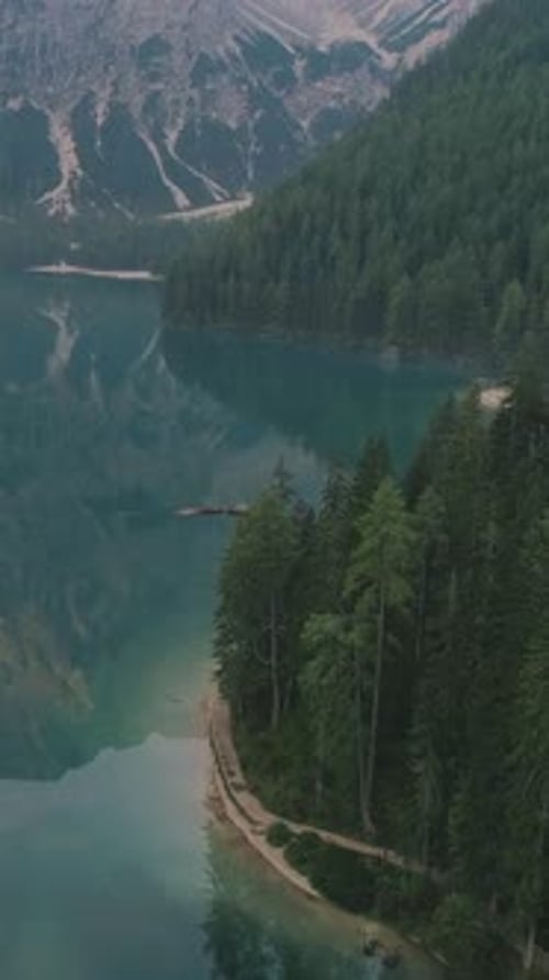 lago alpino