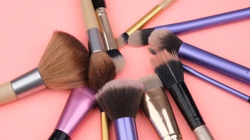 makeup brushes rotating