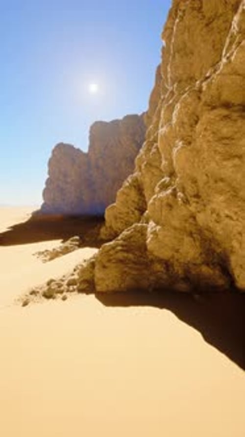 Le soleil brille de mille feux sur la plage de sable
