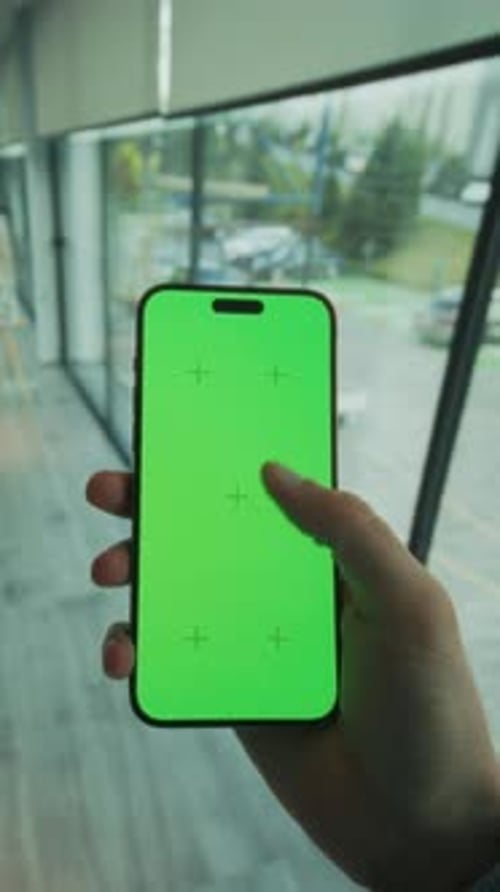 L'utilisateur de la visualisation des tests mobiles interagit avec le prototype de l'Application à l'aide de gestes de tapotement et de balayage dans Sleek