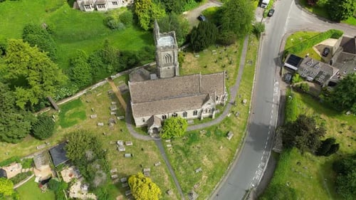 Vidéo aérienne au-dessus d'Uley, Royaume-Uni