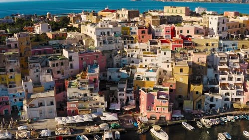 Casas de colores de la isla de Procida, destino de verano italiano