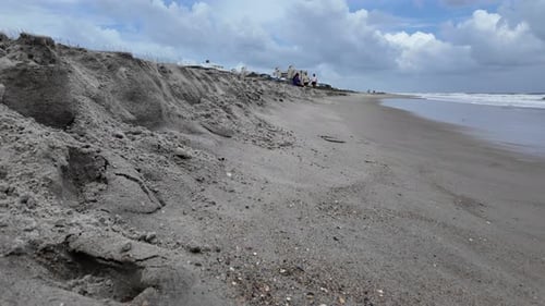 Prateleiras de praia após uma tempestade tropical, erosão costeira