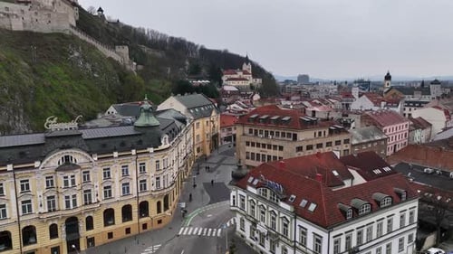 Vista aérea de la ciudad de Trencin en Eslovaquia