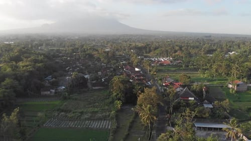 DRONE ATIROU EM MERAPI YOGYAKARTA