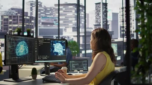 Frauen trainieren KI-Prognosemodelle, die ressourcenintensive Aufgaben bewältigen können