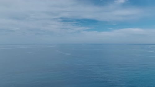 Luftaufnahme Repräsentative Küstenhäuser mit Bergpanorama